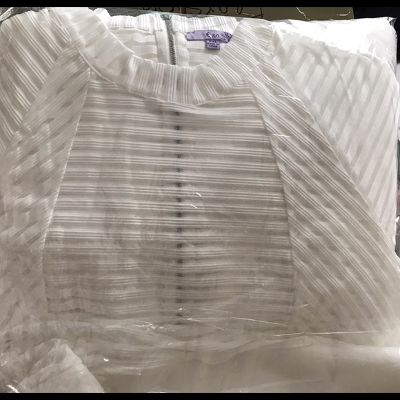 1X-White Mermaid Hem Bell Sleeve Dress - Picture 4 of 8